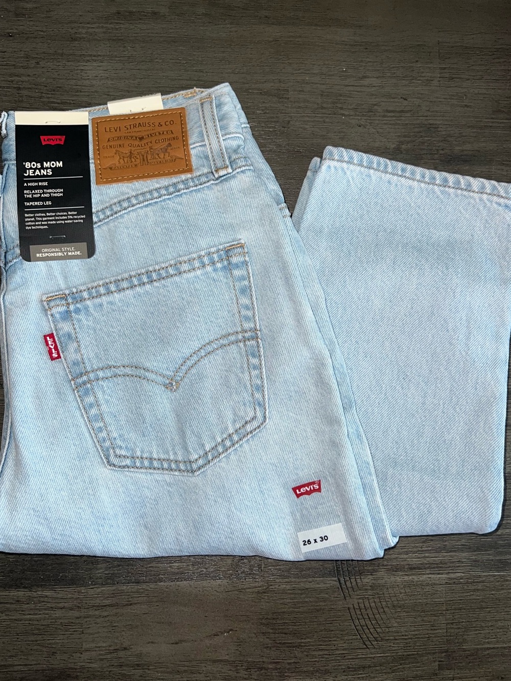 Levi's Light Wash 80s High Rise Women's Mom Jeans - Picture 2 of 4